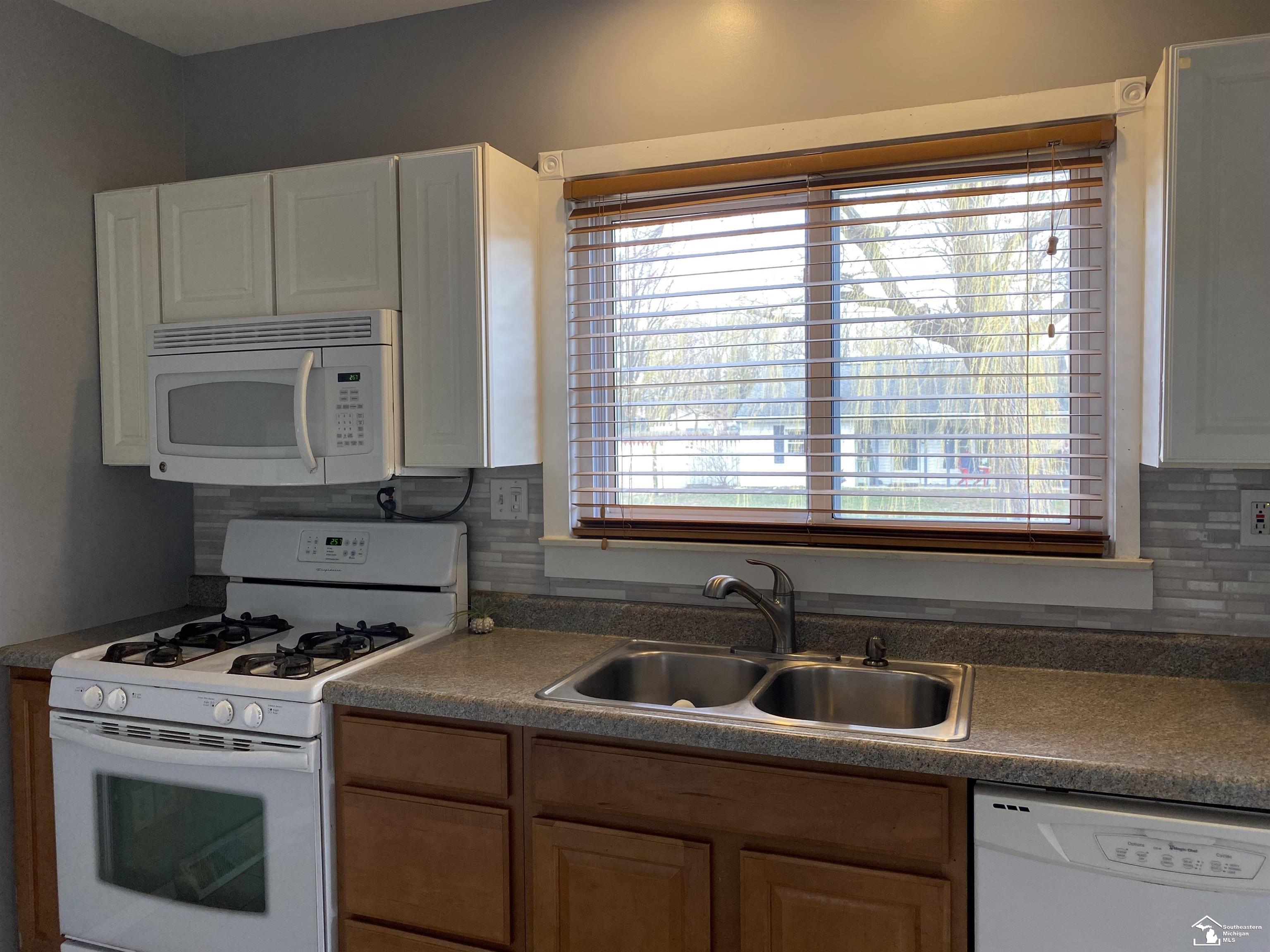 36808 Willow Road New Boston, MI 48164 - Photo 20 of 38 50105137-19.JPG