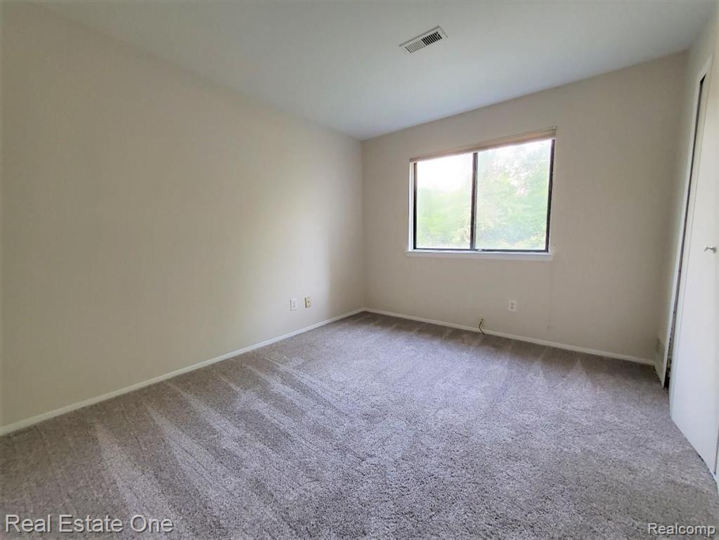 29870 West 12 Mile Road, Unit 706 Farmington Hills, MI 48334 - Photo 11 of 16