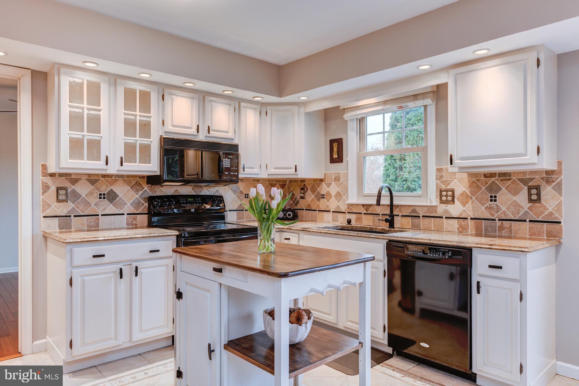 237 Holly Drive Chalfont, PA 18914 - Photo 12 of 38 Kitchen