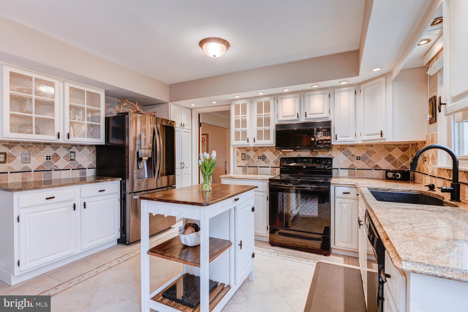 237 Holly Drive Chalfont, PA 18914 - Photo 13 of 38 Kitchen