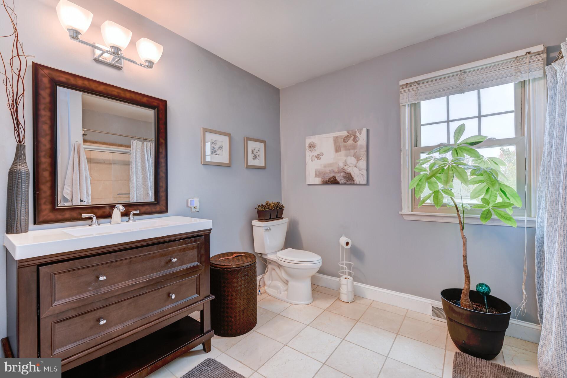 237 Holly Drive Chalfont, PA 18914 - Photo 24 of 38 Hallway Bath