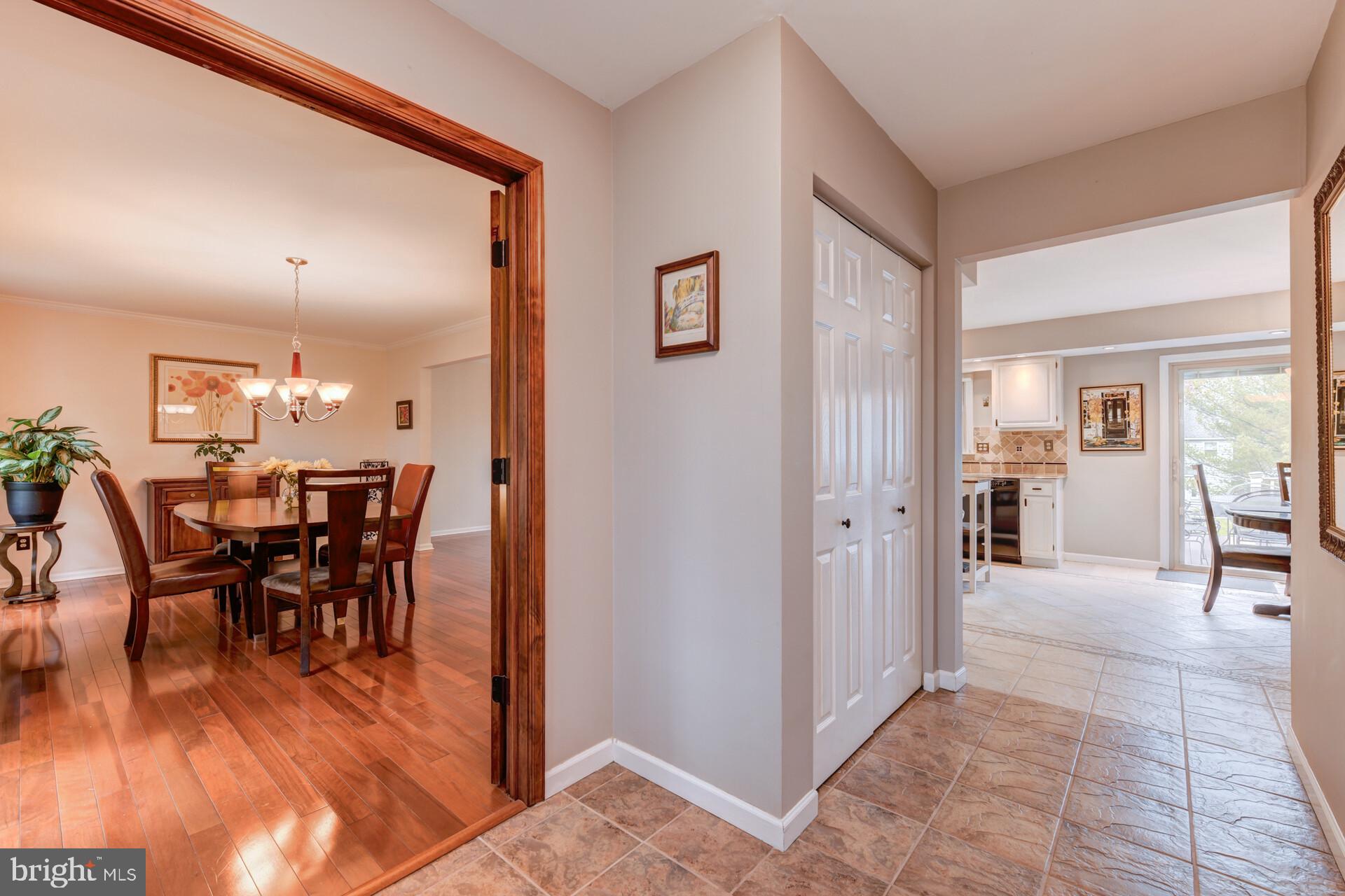 237 Holly Drive Chalfont, PA 18914 - Photo 5 of 38 Foyer