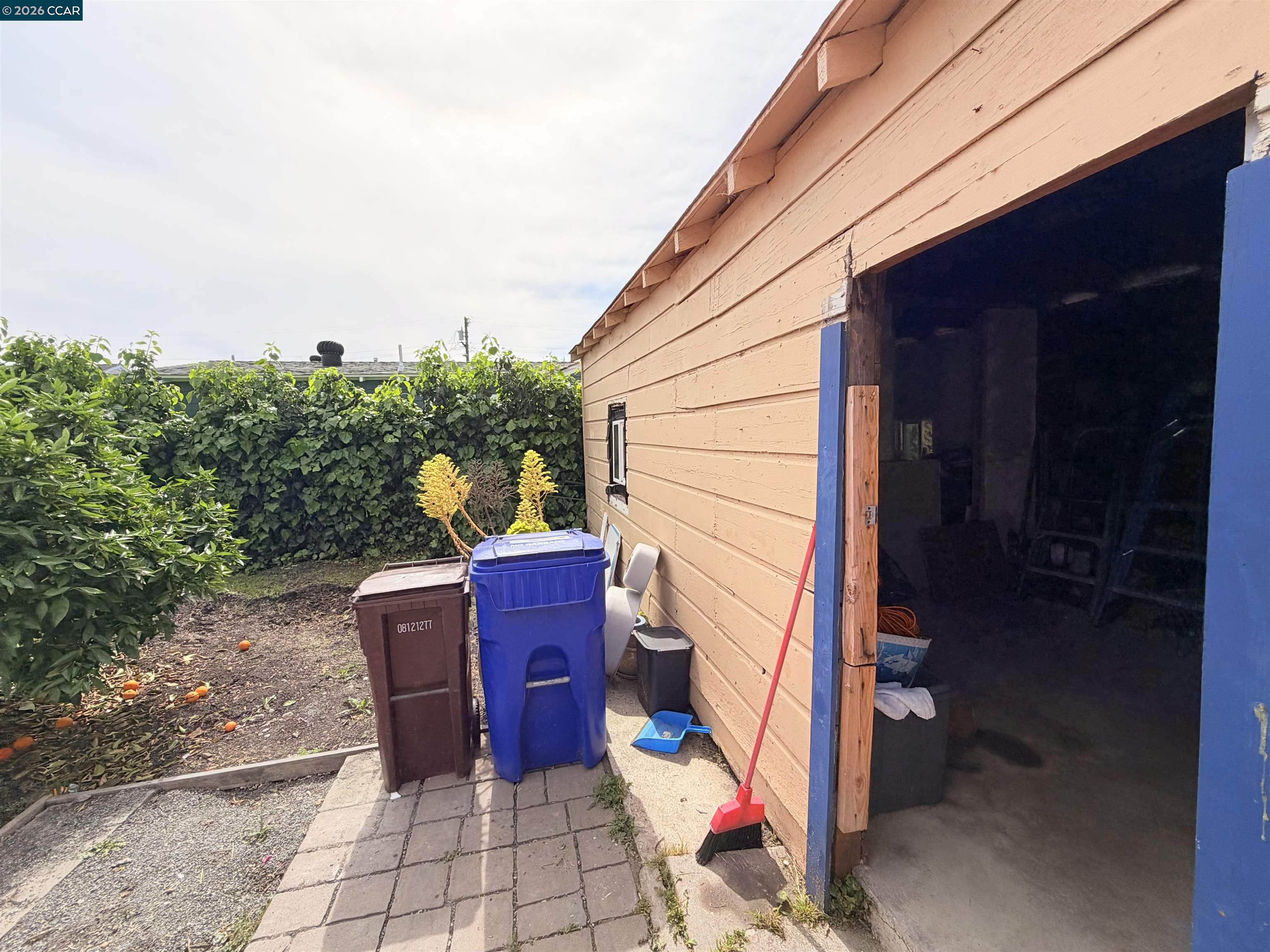 238 Fitzpatrick Road Oakland, CA 94603 - Photo 17 of 18 a backyard of a house with outdoor seating