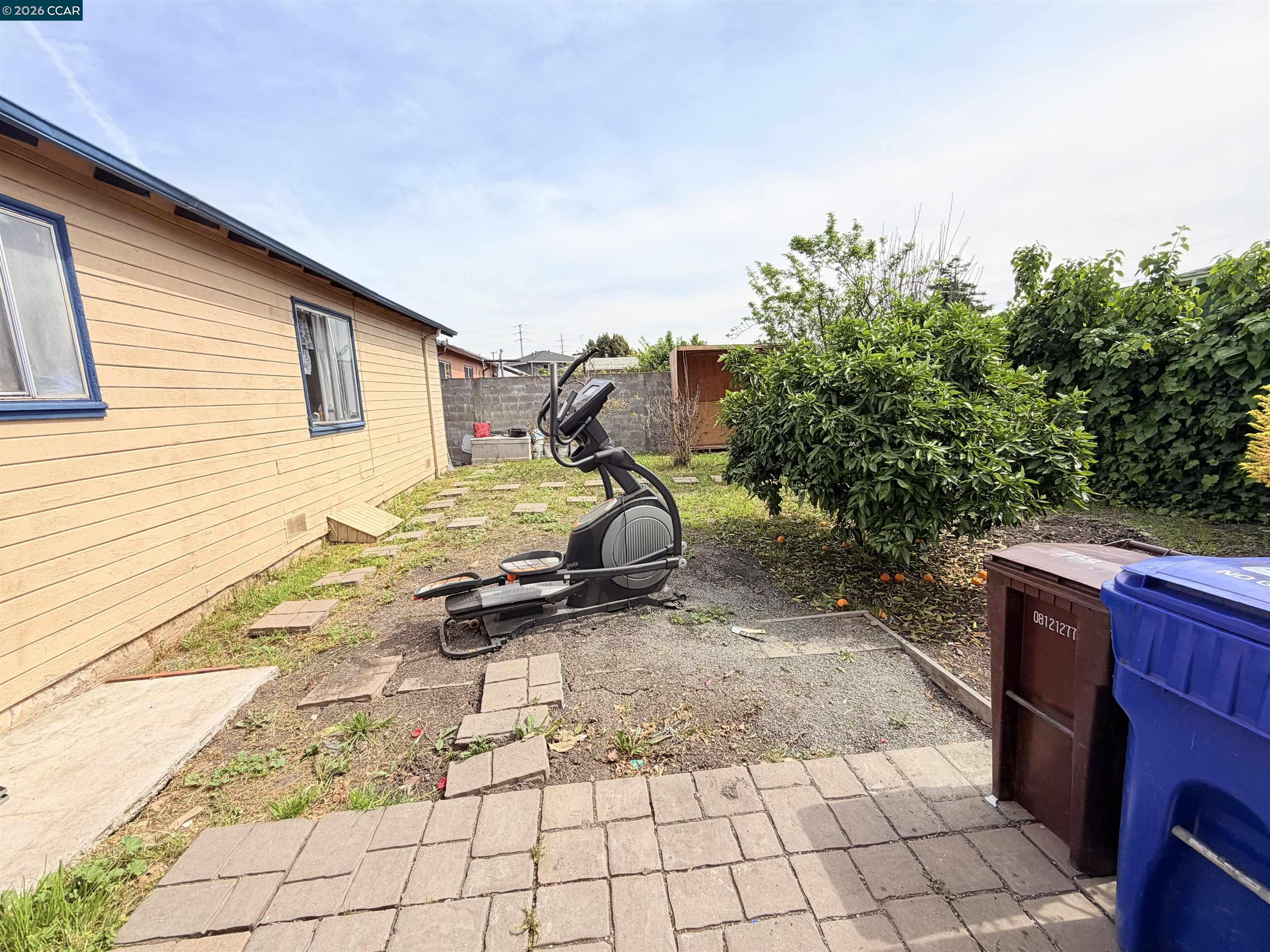 238 Fitzpatrick Road Oakland, CA 94603 - Photo 18 of 18 a backyard of a house