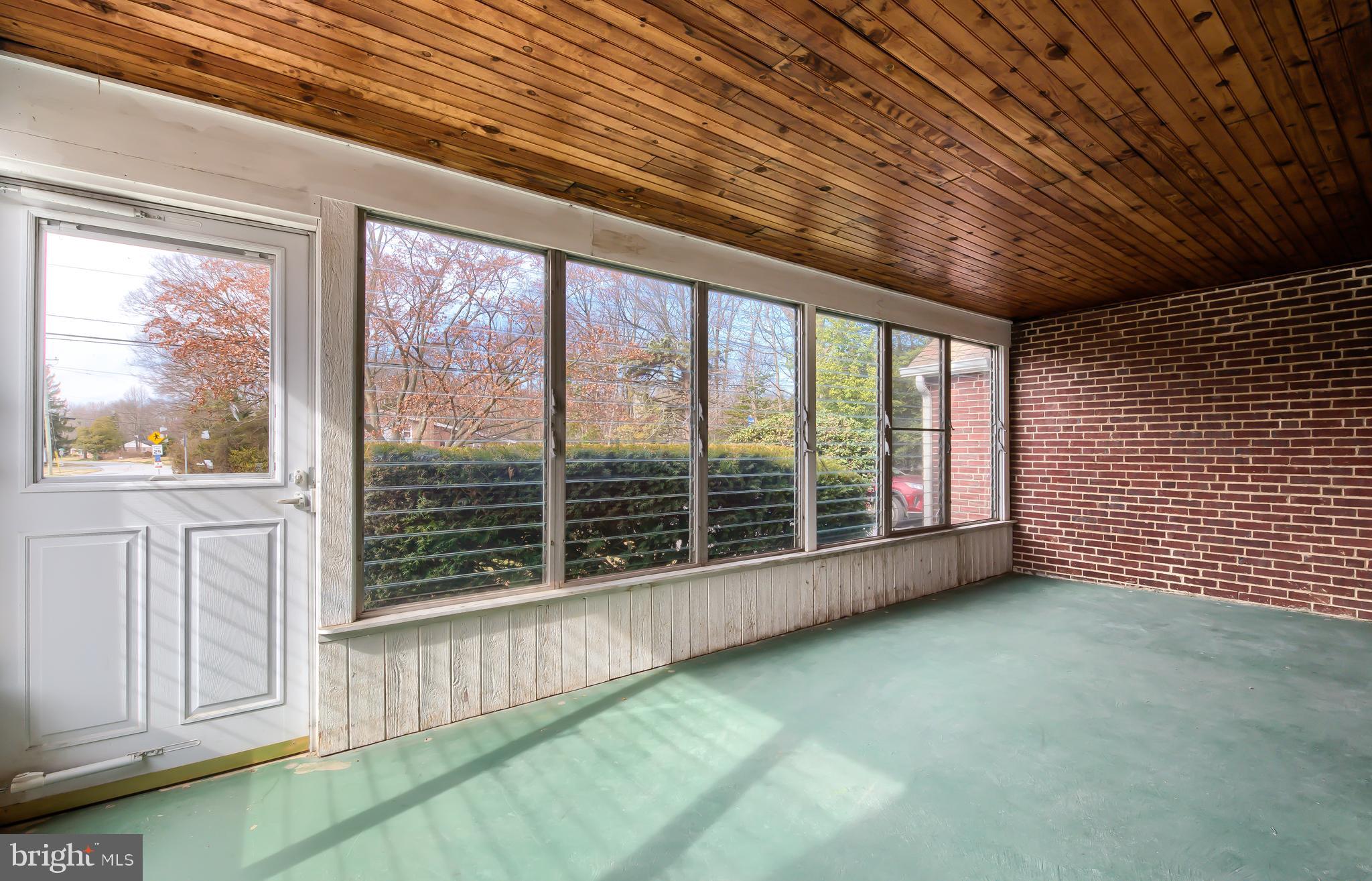 1311 Marsh Road Wilmington, DE 19803 - Photo 4 of 29 Enclosed front porch