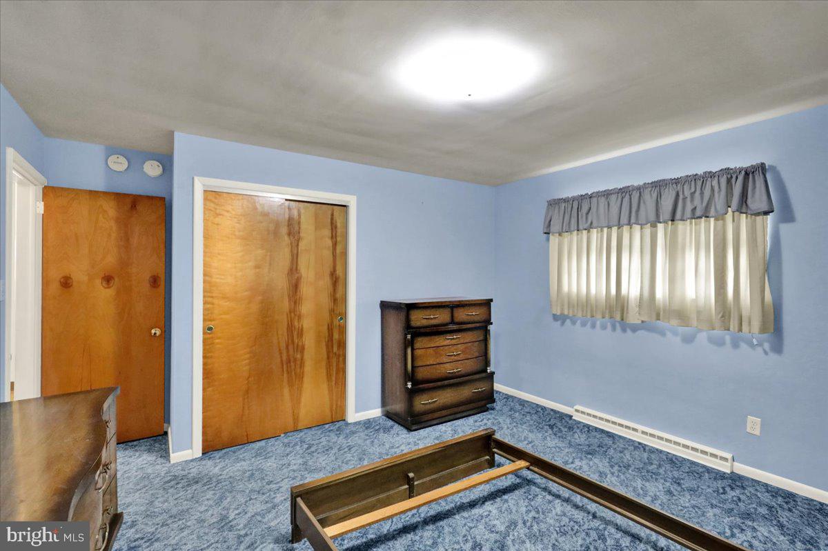 1224 Commonwealth Boulevard Reading, PA 19607 - Photo 17 of 27 a living room with furniture and a window