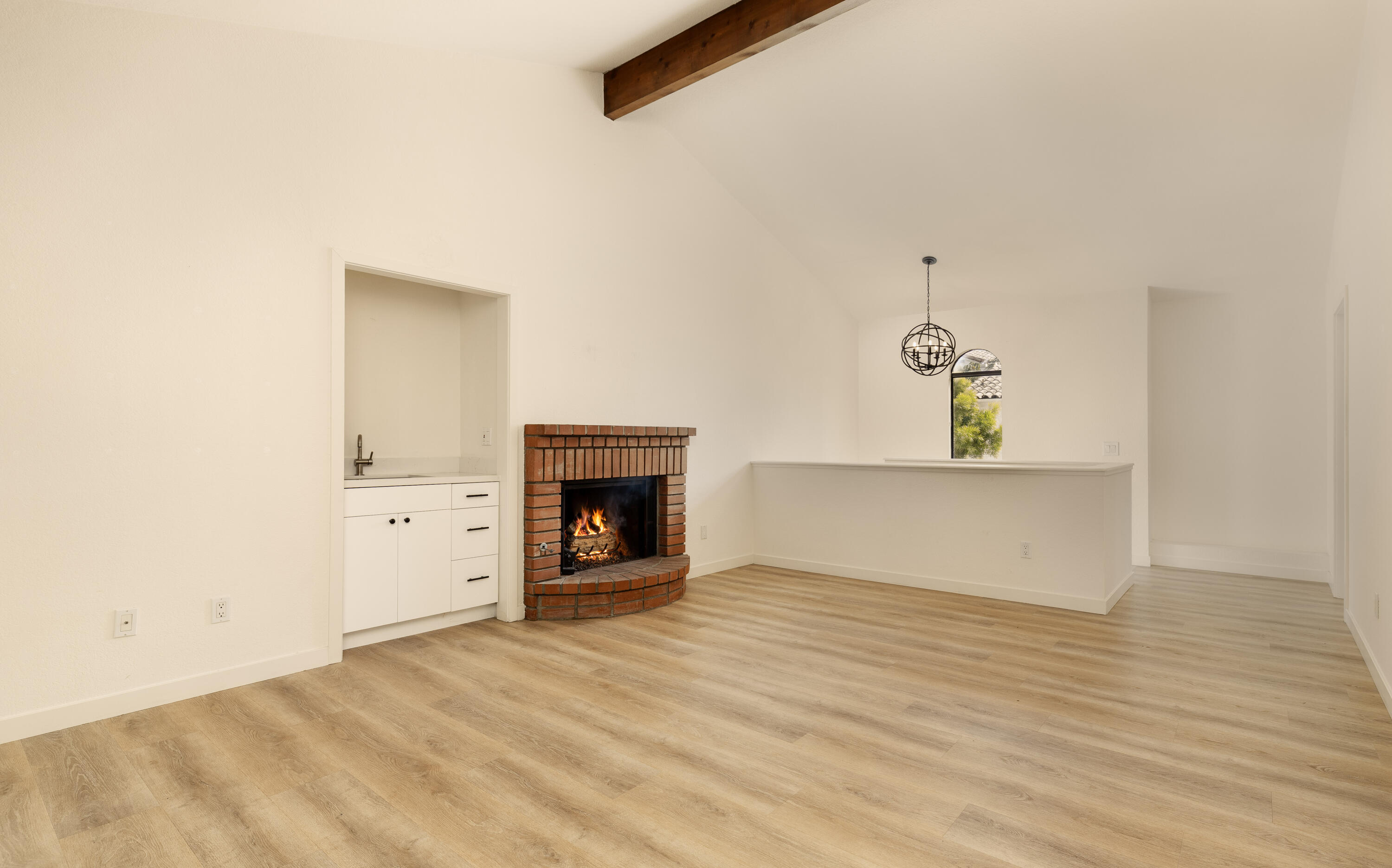 125 Bath Street, Unit B2 Santa Barbara, CA 93101 - Photo 12 of 27 Living Room