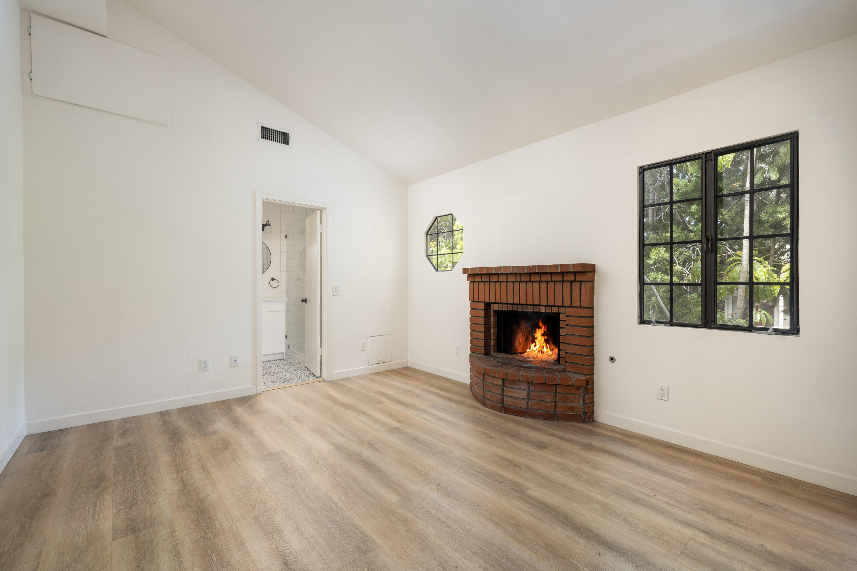 125 Bath Street, Unit B2 Santa Barbara, CA 93101 - Photo 14 of 27 Primary Bedroom