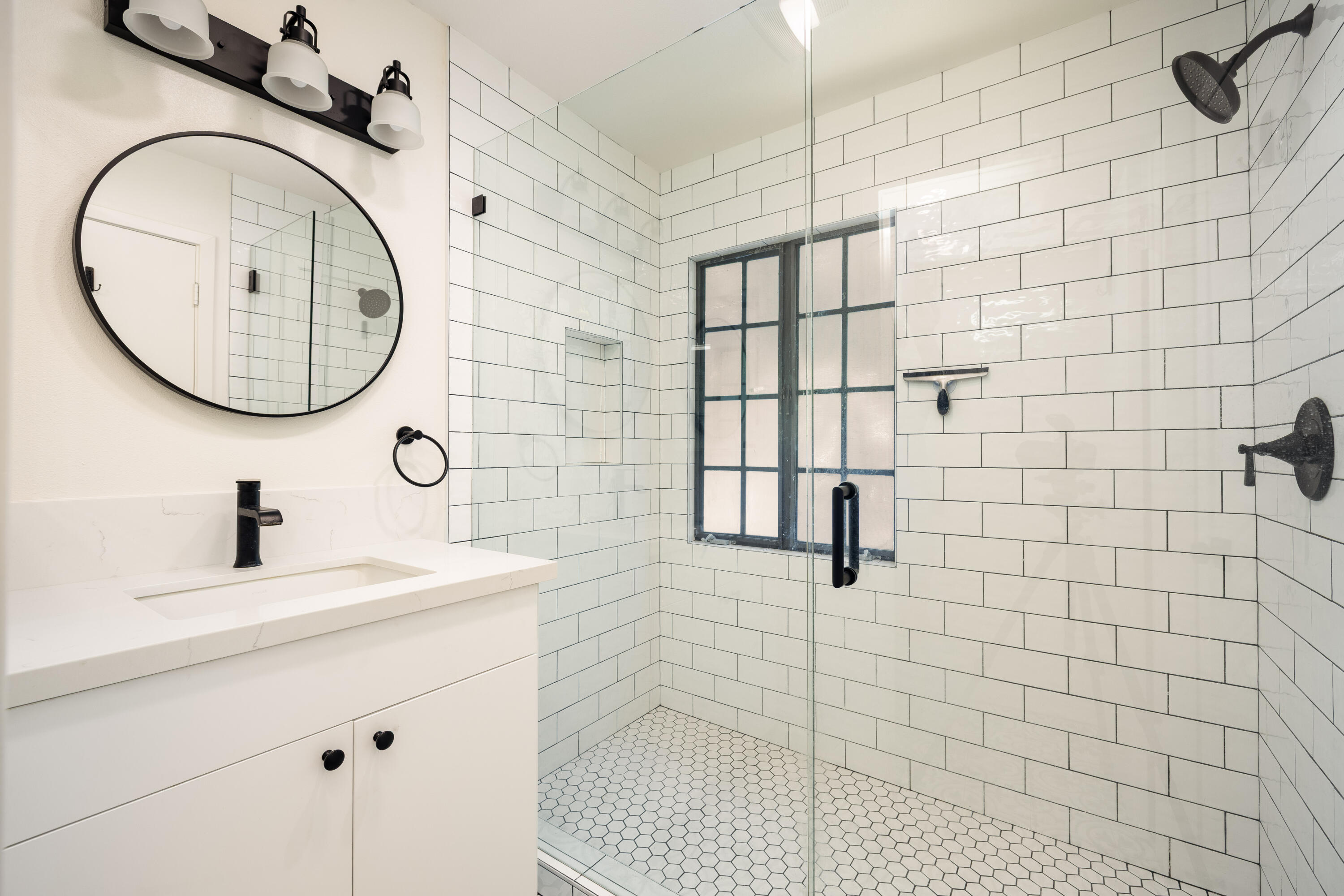125 Bath Street, Unit B2 Santa Barbara, CA 93101 - Photo 15 of 27 Primary Bath