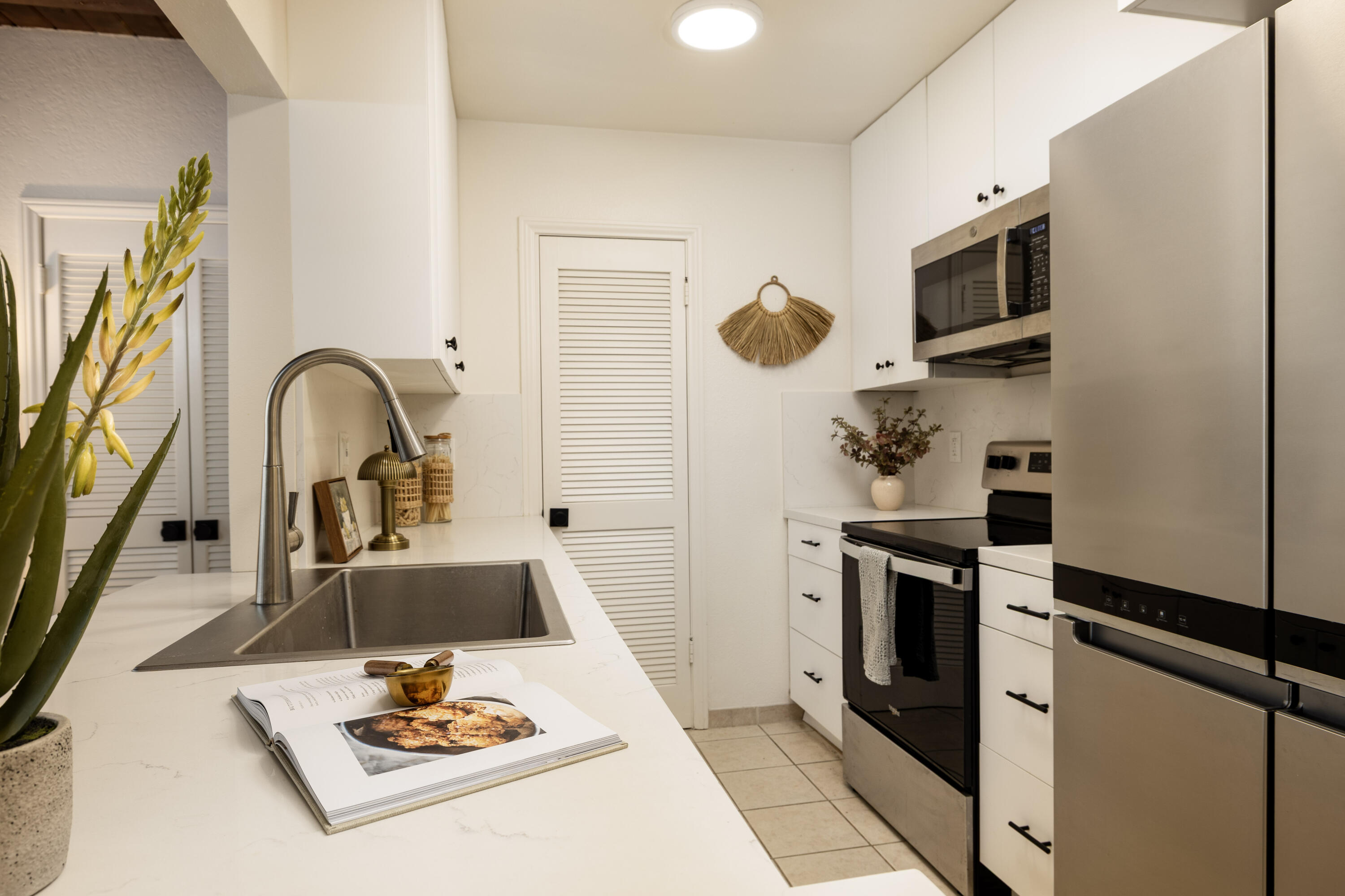 125 Bath Street, Unit B2 Santa Barbara, CA 93101 - Photo 3 of 27 Kitchen