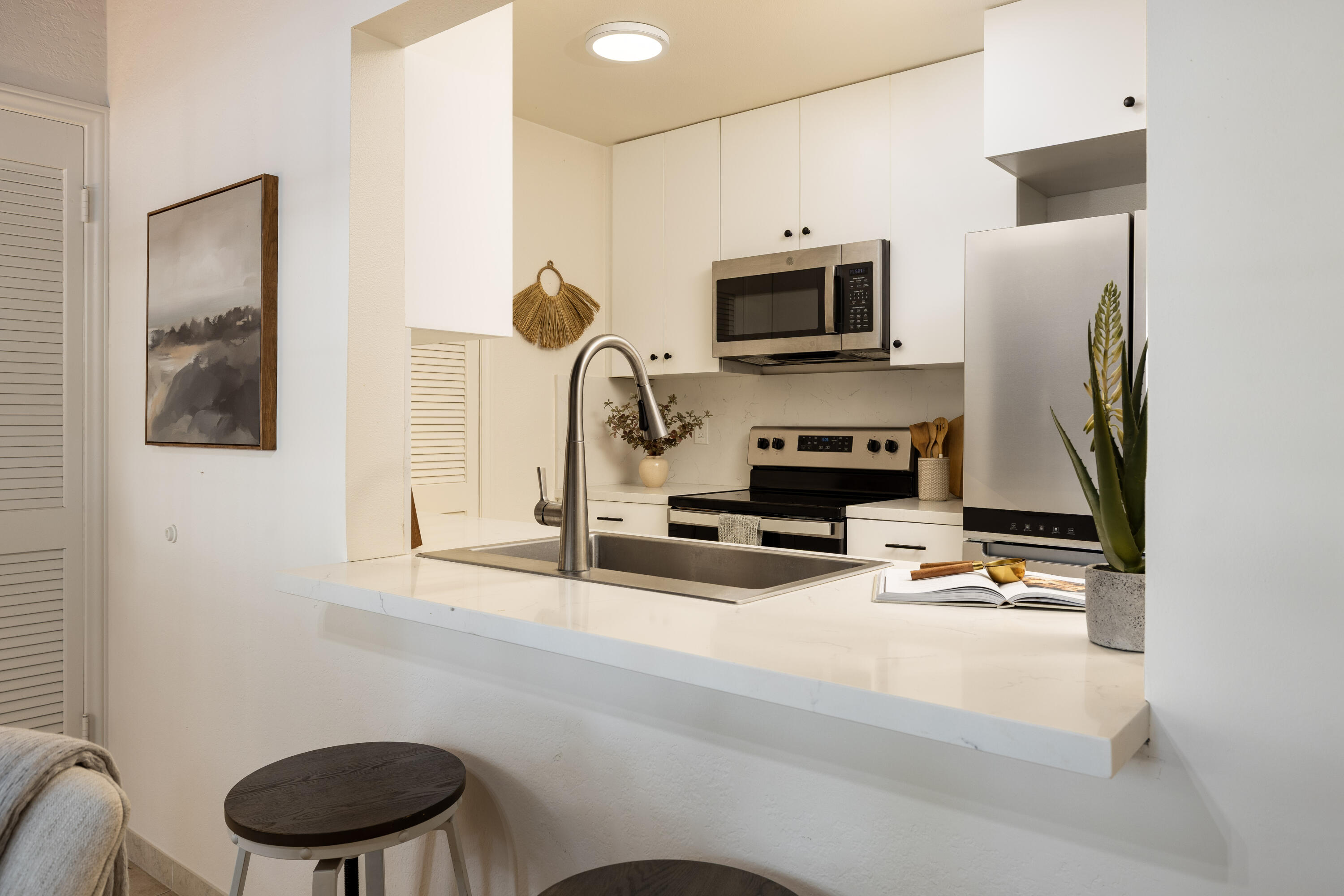 125 Bath Street, Unit B2 Santa Barbara, CA 93101 - Photo 5 of 27 Kitchen