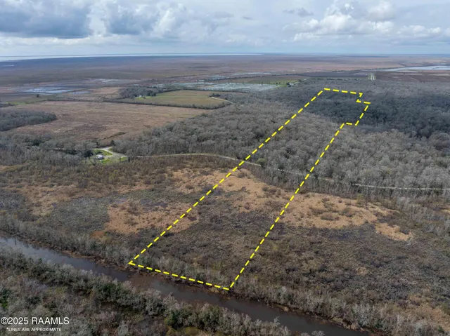 $299,000 | 1 Couvillion Road, Abbeville, LA 70510