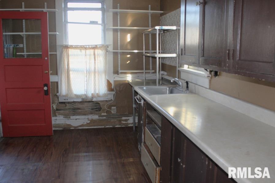 714 South Main Street Kewanee, IL 61443 - Photo 15 of 31 a bathroom with a double vanity sink and a window