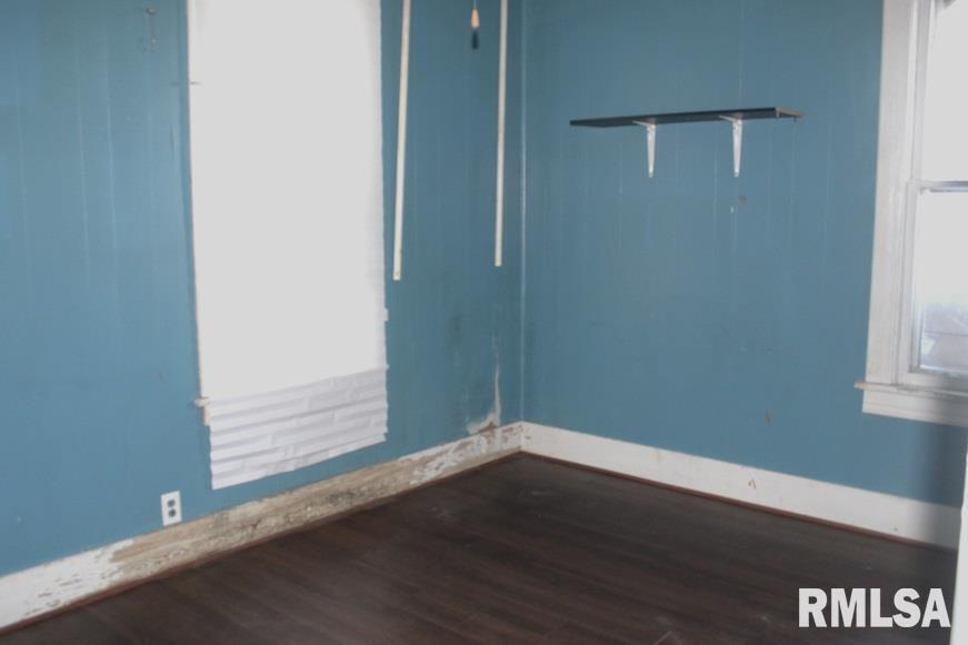 714 South Main Street Kewanee, IL 61443 - Photo 16 of 31 an empty room with wooden floor