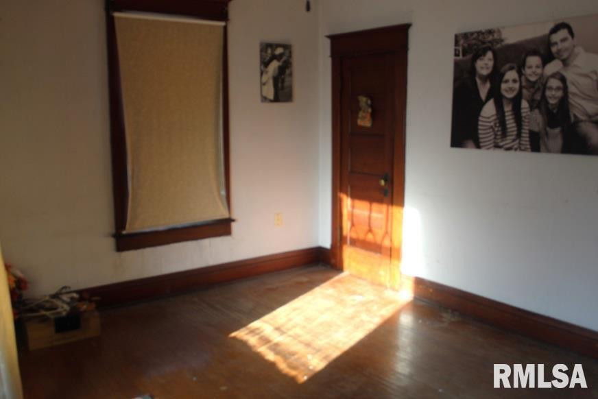 714 South Main Street Kewanee, IL 61443 - Photo 24 of 31 a view of a hallway with front door