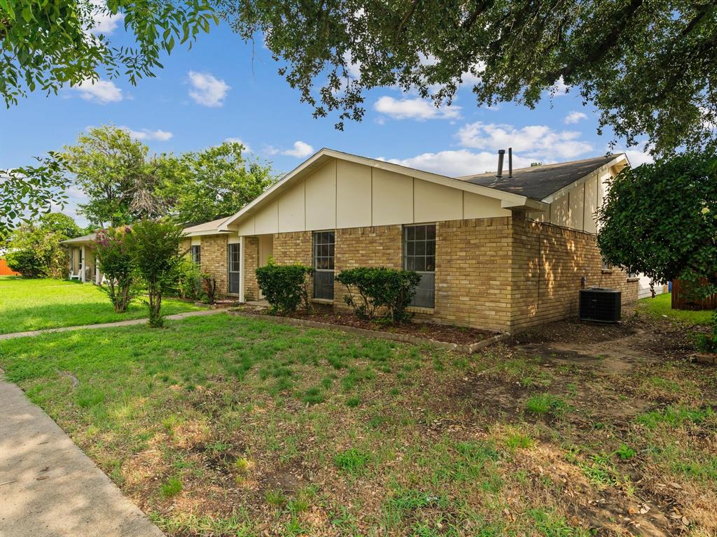 1926 Rambling Ridge Lane Carrollton, TX 75007 - Photo 3 of 26