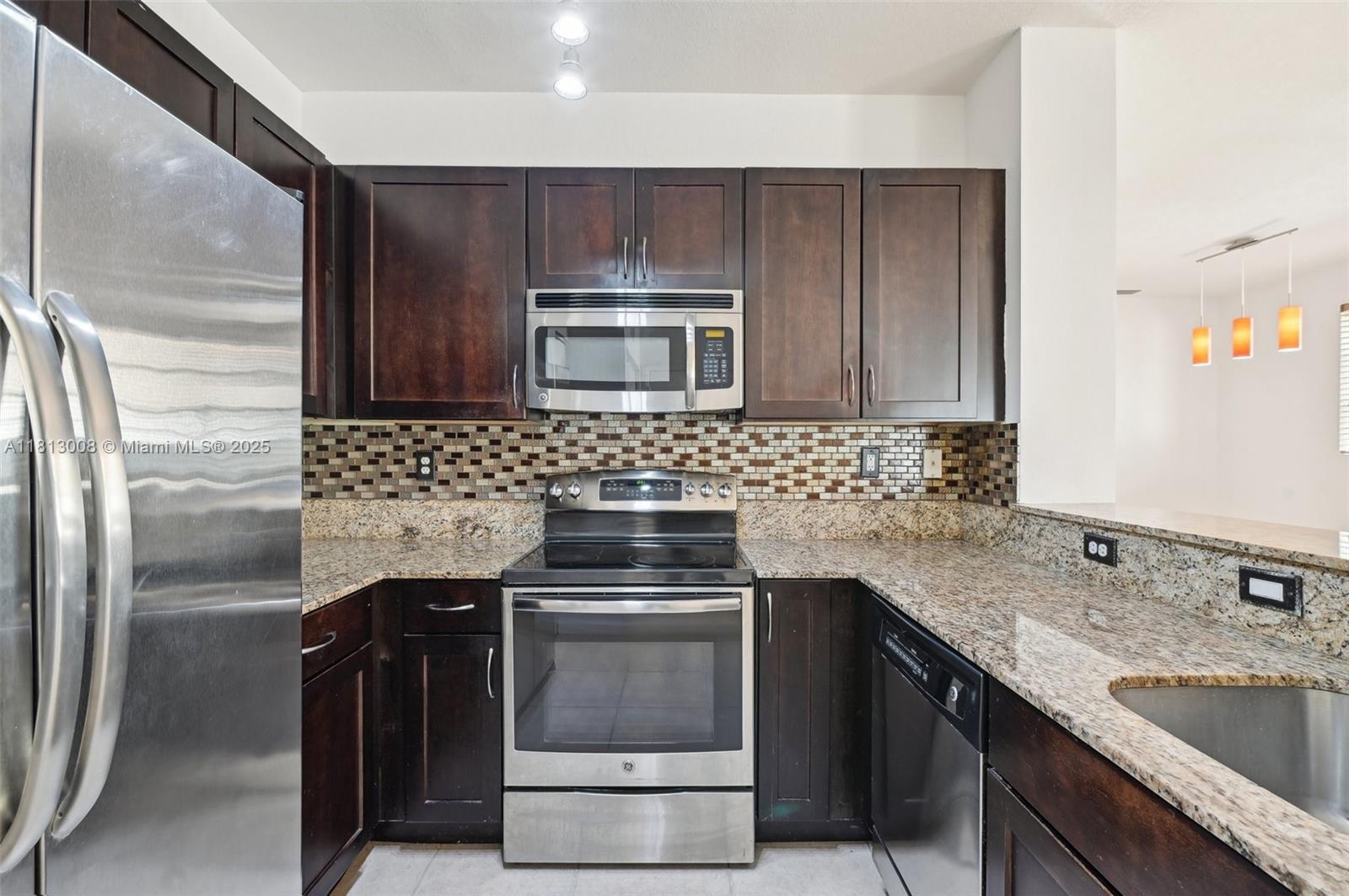 14110 Southwest 275th Street, Unit 14110 Homestead, FL 33032 - Photo 17 of 51 Kitchen