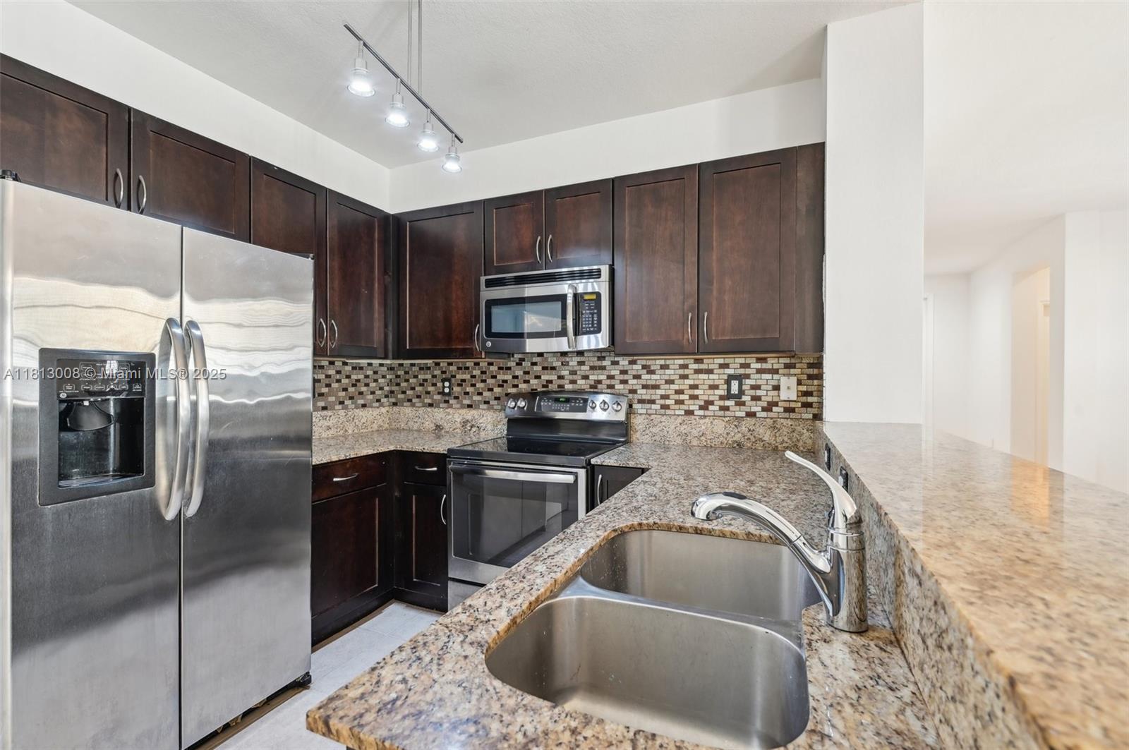 14110 Southwest 275th Street, Unit 14110 Homestead, FL 33032 - Photo 18 of 51 Kitchen