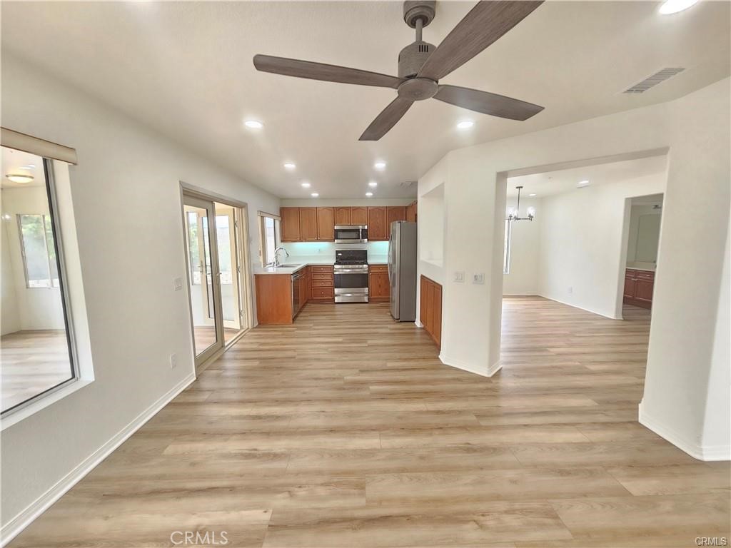 701 Caliente Way Oxnard, CA 93036 - Photo 5 of 7 a view of a living room