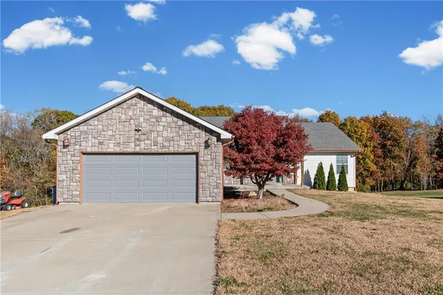 $399,000 | 9230 Southwest Alpha Ridge Road, Trimble, MO 64492
