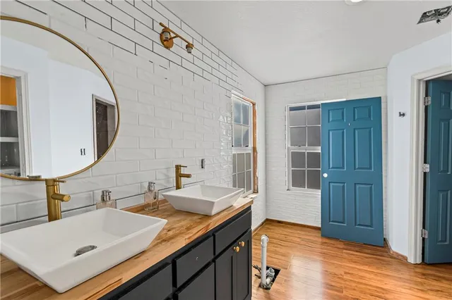 $399,000 | 9230 Southwest Alpha Ridge Road, Trimble, MO 64492