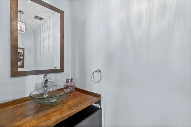 $399,000 | 9230 Southwest Alpha Ridge Road, Trimble, MO 64492