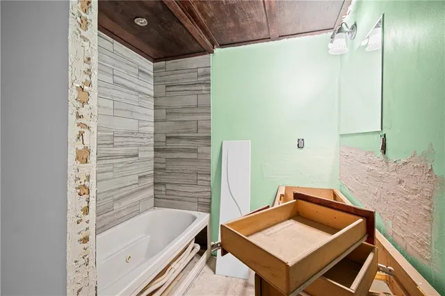 $399,000 | 9230 Southwest Alpha Ridge Road, Trimble, MO 64492