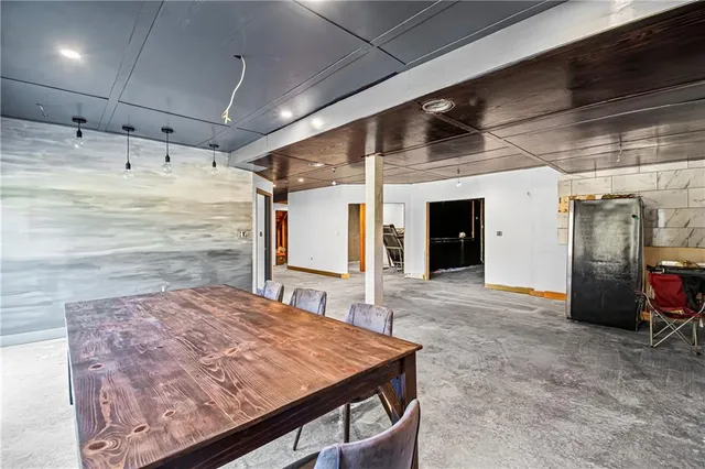 $399,000 | 9230 Southwest Alpha Ridge Road, Trimble, MO 64492