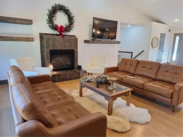 $399,000 | 9230 Southwest Alpha Ridge Road, Trimble, MO 64492