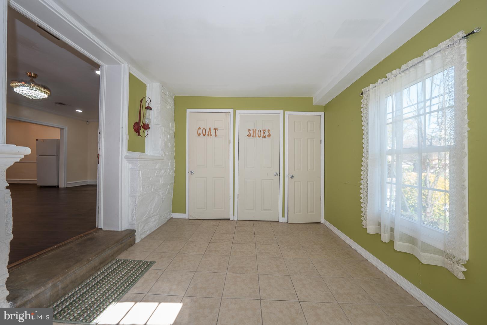 136 Summit Avenue Upper Darby, PA 19082 - Photo 44 of 48 a view of entryway with wooden floor
