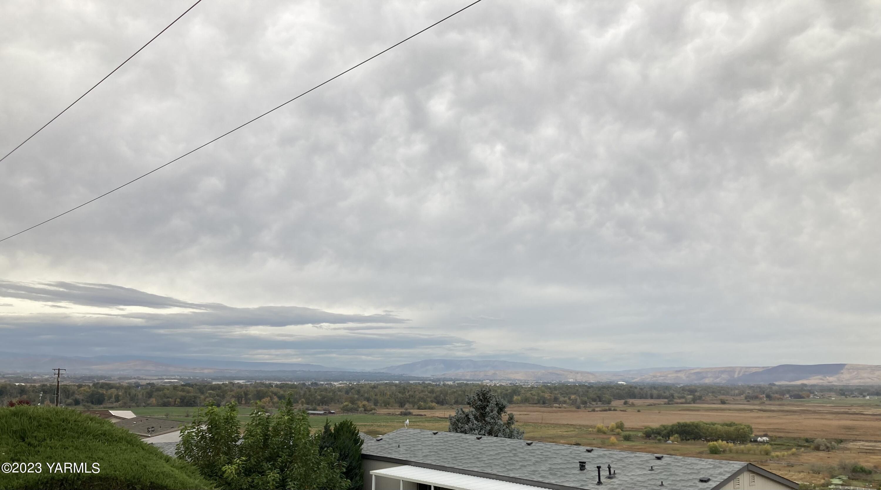 300 Alps Road, Unit 1042 Moxee, WA 98936 - Photo 15 of 15 a view of city and mountain