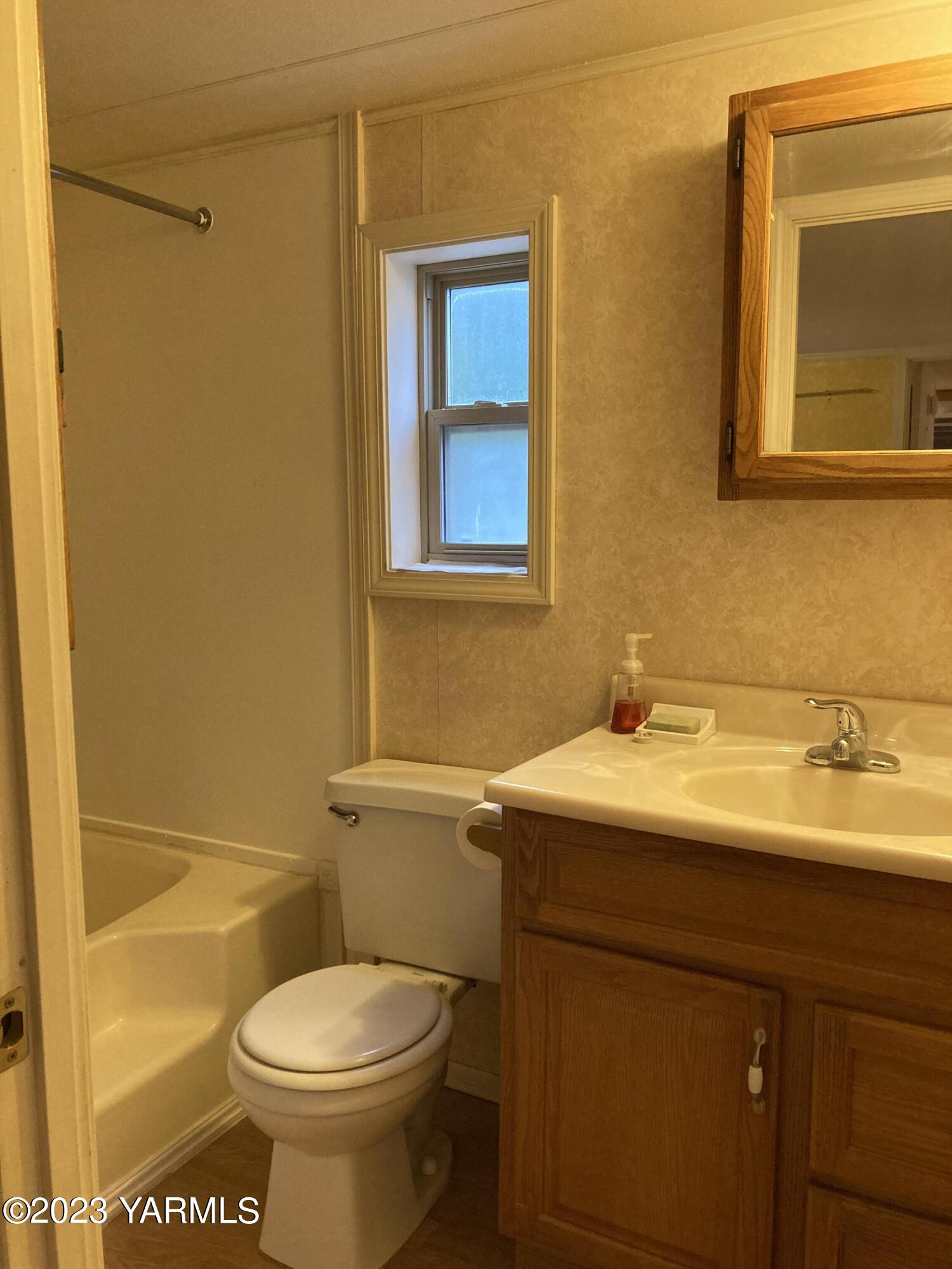 300 Alps Road, Unit 1042 Moxee, WA 98936 - Photo 10 of 15 a bathroom with a sink and a toilet