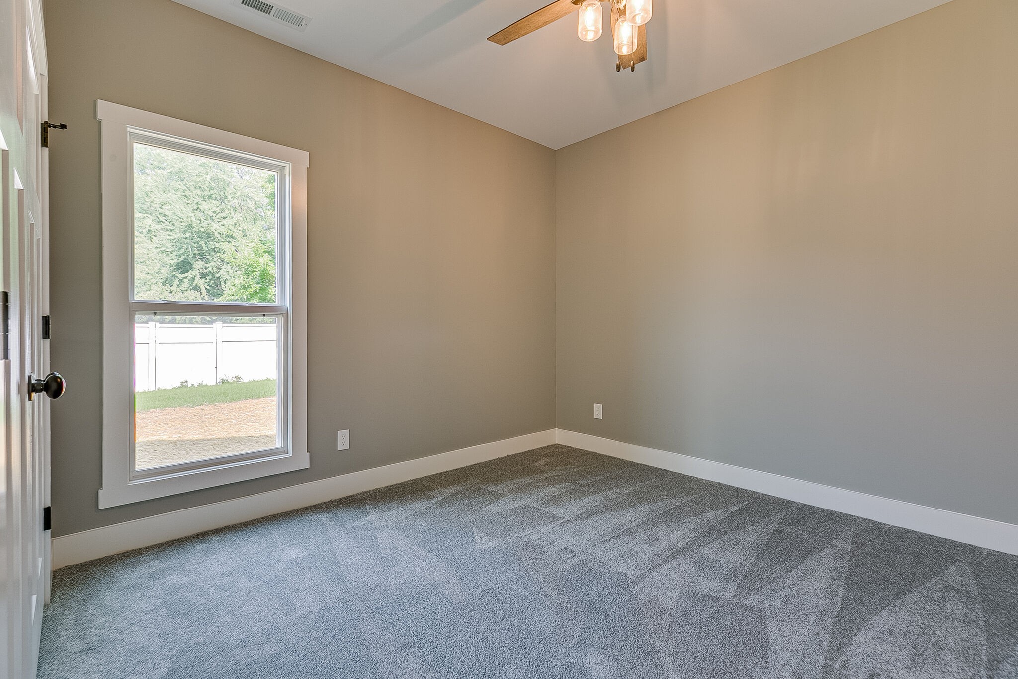 85 Post Road Manchester, TN 37355 - Photo 27 of 48 an empty room with a window