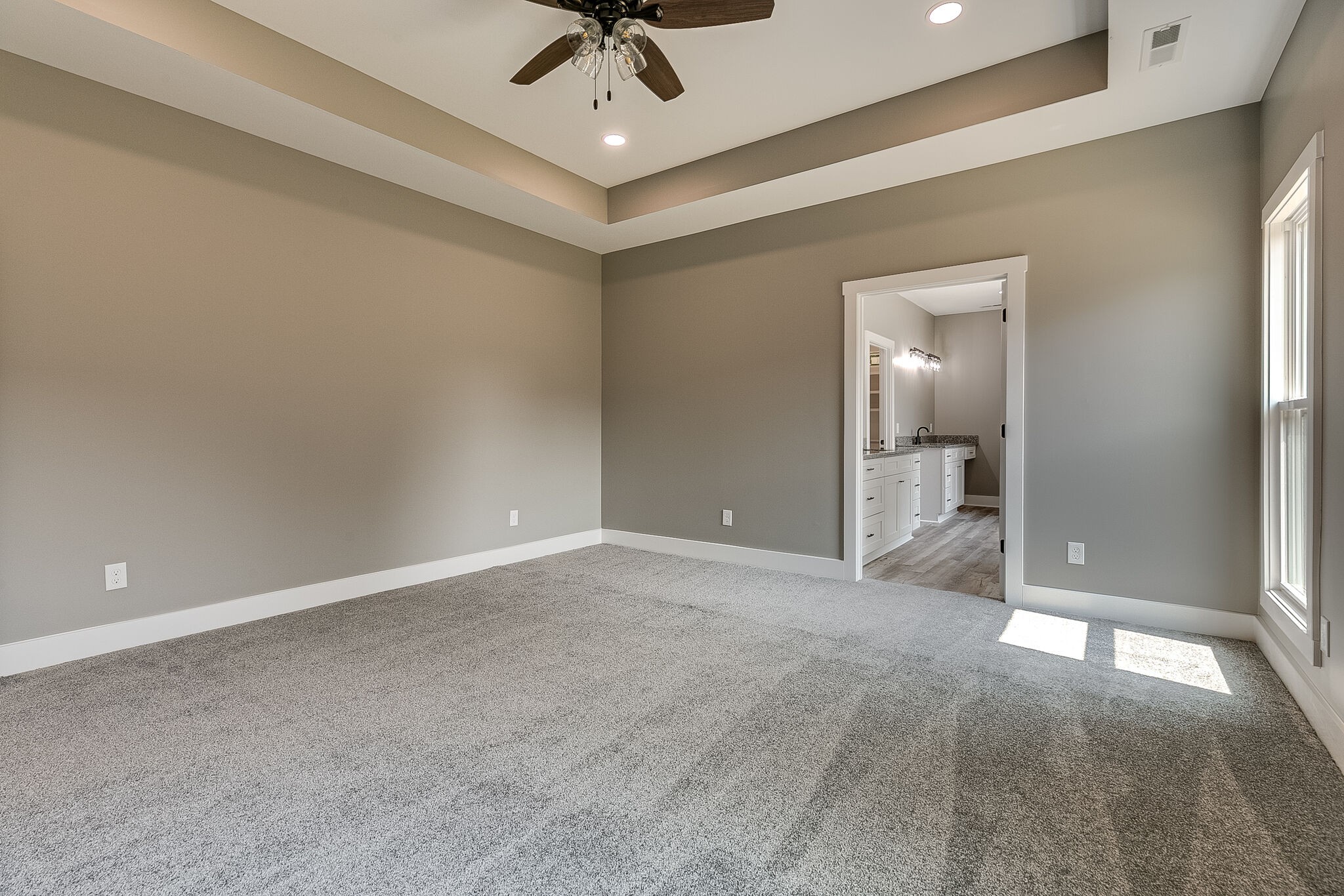85 Post Road Manchester, TN 37355 - Photo 34 of 48 a view of a livingroom with a ceiling fan