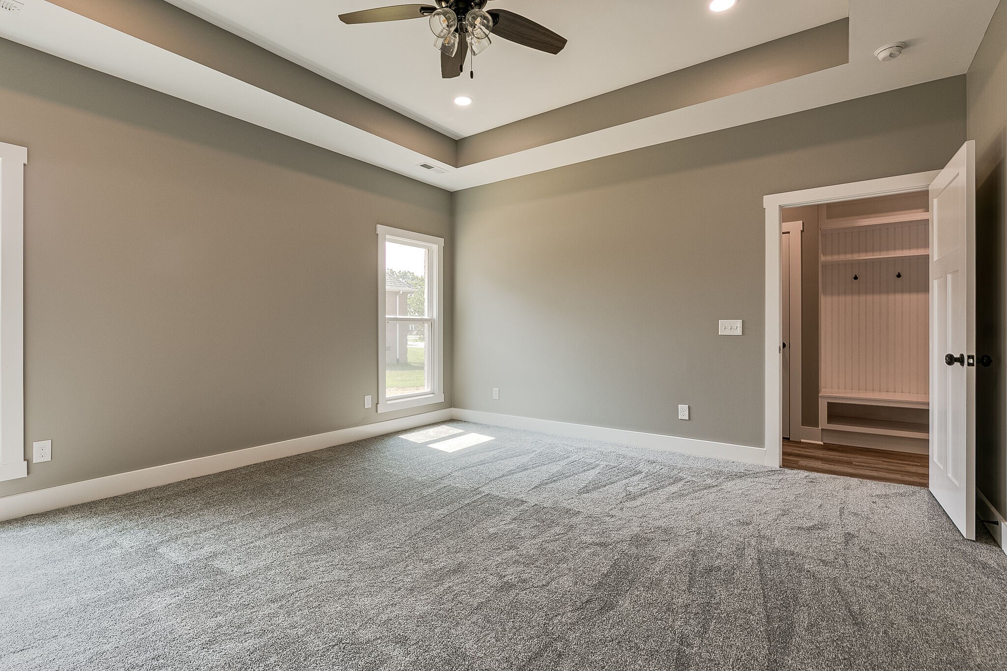 85 Post Road Manchester, TN 37355 - Photo 35 of 48 a view of an empty room and chandelier fan