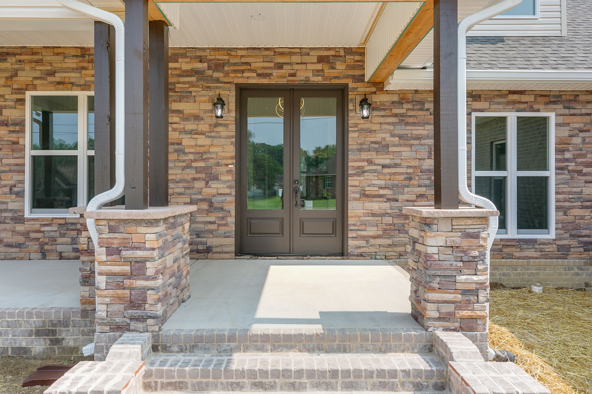 85 Post Road Manchester, TN 37355 - Photo 5 of 48 a view of a entryway door front of house