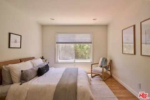 $1,595,000 | 21737 Woodland Crest Drive, Woodland Hills, CA 91364