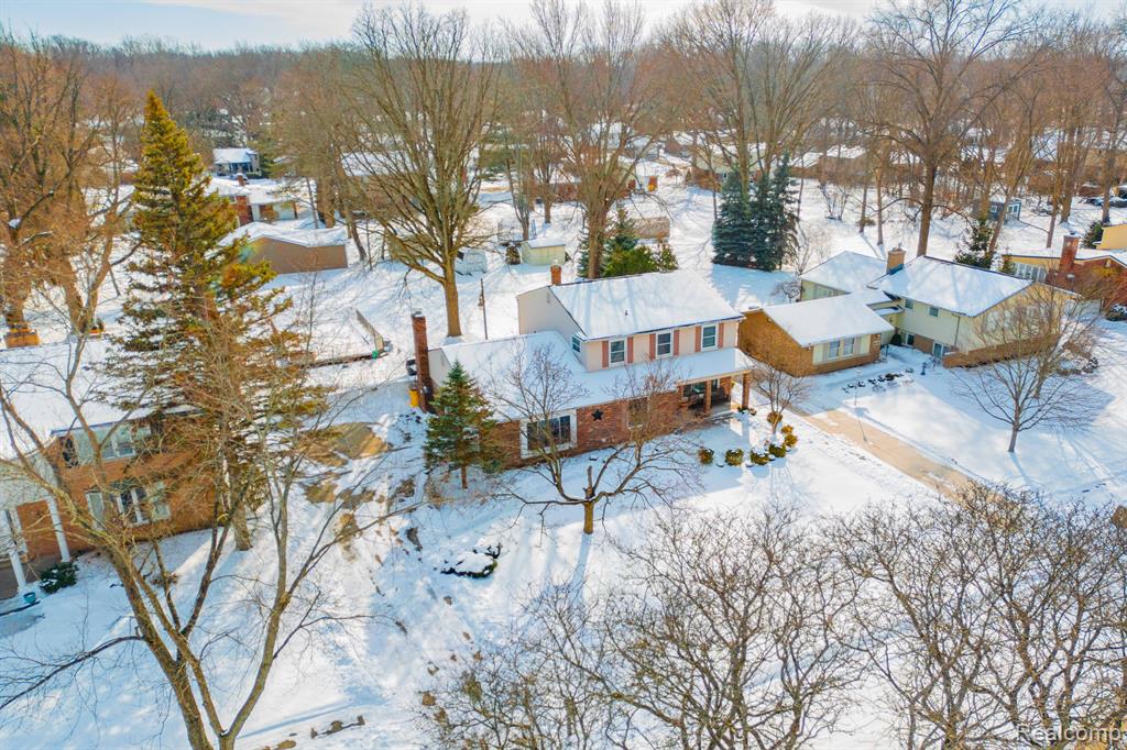 8425 Hampton Road Grosse Ile, MI 48138 - Photo 28 of 31 Gallery Image 28