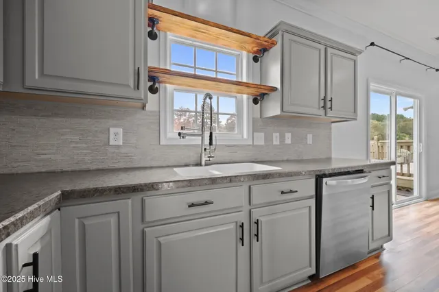 $325,000 | 101 Loyd Lane, Beulaville, NC 28518