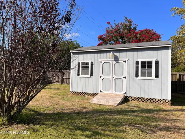 $325,000 | 101 Loyd Lane, Beulaville, NC 28518