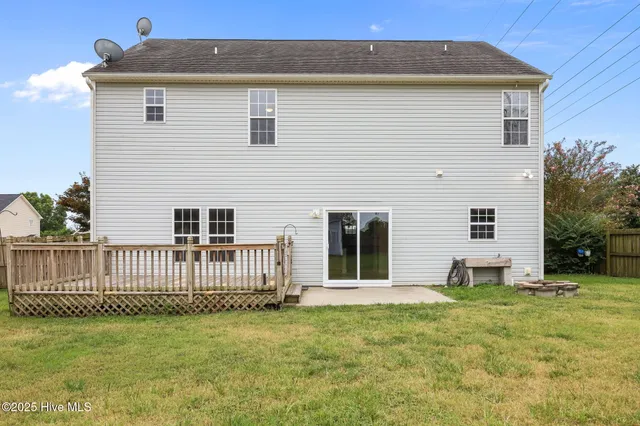 $325,000 | 101 Loyd Lane, Beulaville, NC 28518