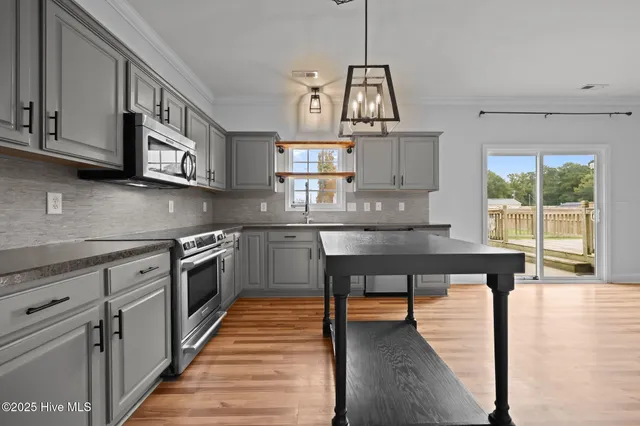 $325,000 | 101 Loyd Lane, Beulaville, NC 28518