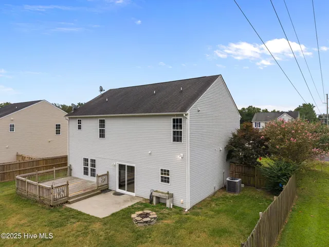 $325,000 | 101 Loyd Lane, Beulaville, NC 28518