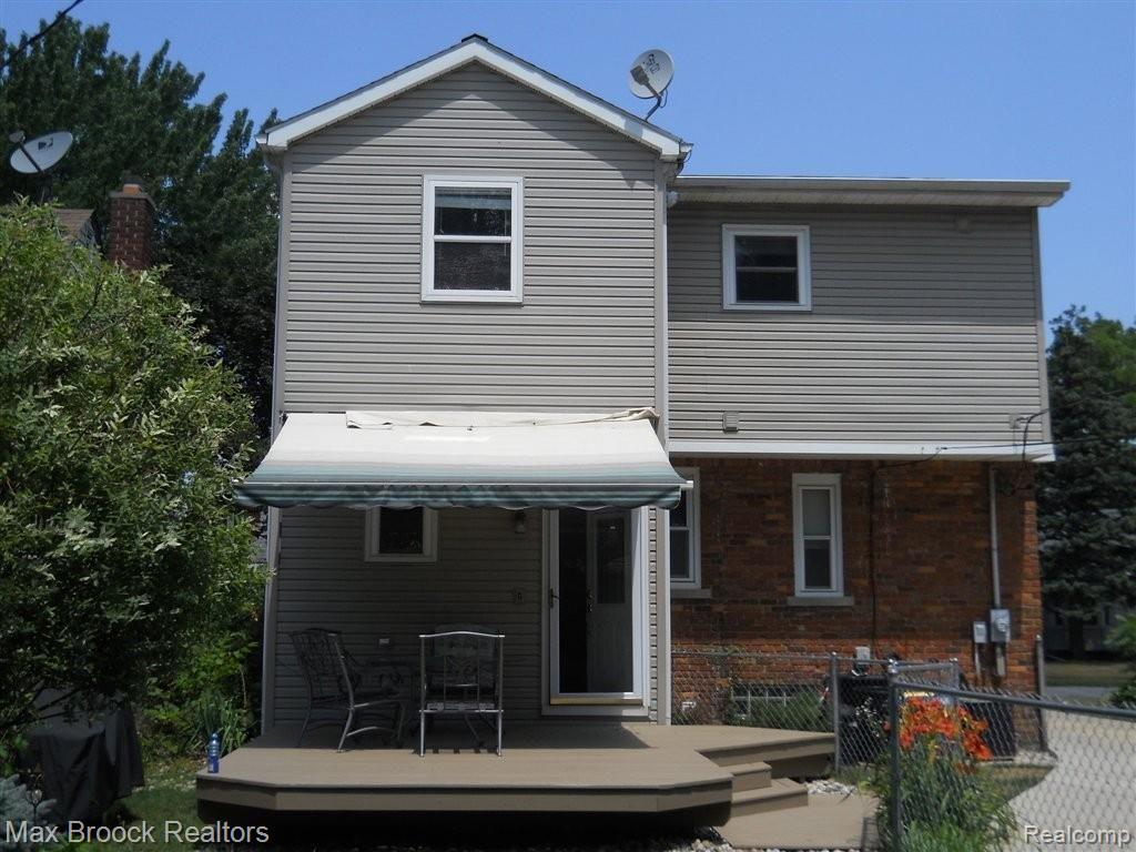 1907 Harvard Road Berkley, MI 48072 - Photo 16 of 19 Deck/Rear View