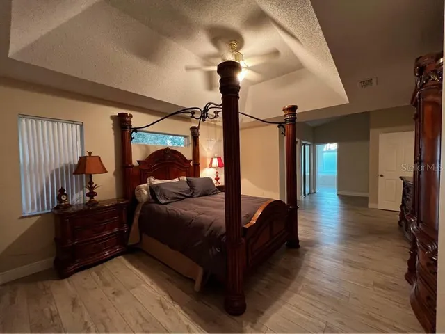 $2,300 | 9448 Tooke Shore Drive, Weeki Wachee, FL 34613