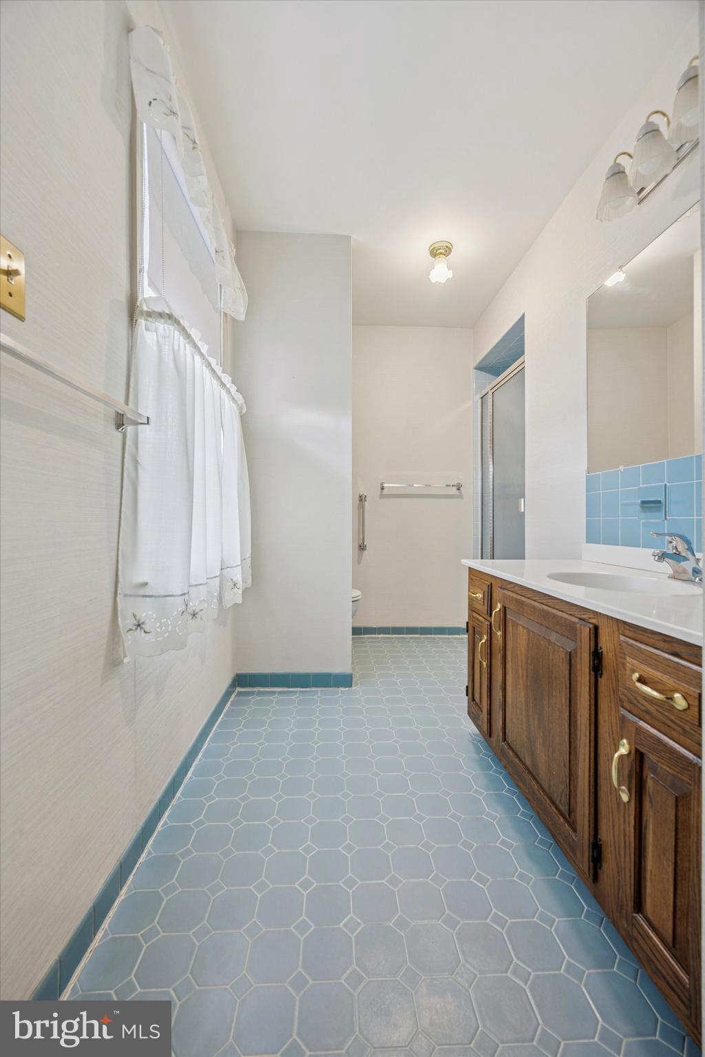 9 Hansen Court Narberth, PA 19072 - Photo 22 of 29 a view of a kitchen with electric appliances