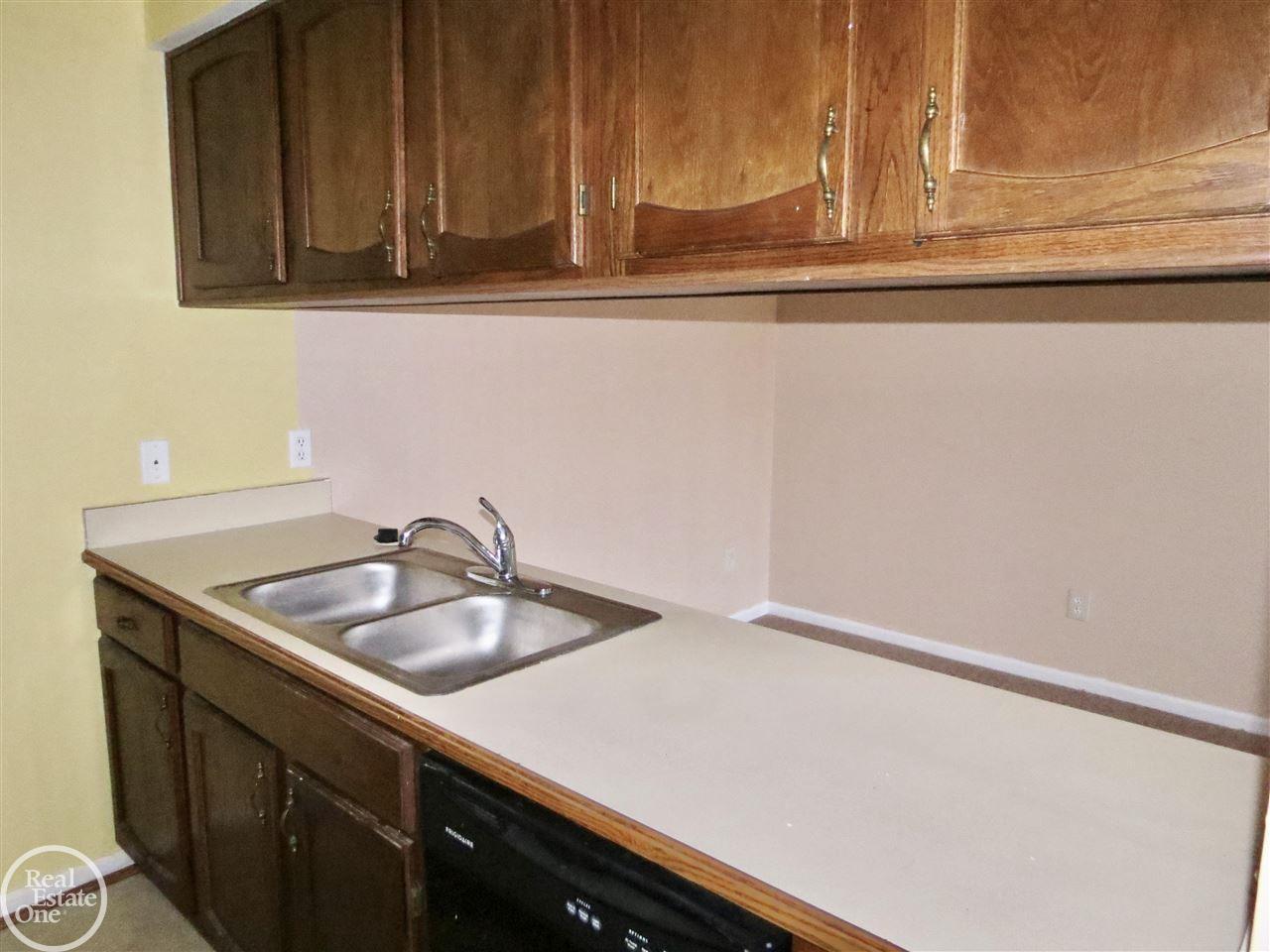 29832 Utica Road Roseville, MI 48066 - Photo 15 of 18