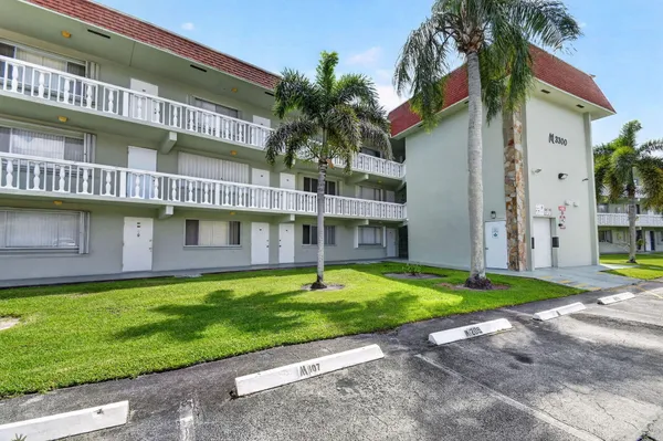 $79,997 | 3300 Springdale Boulevard, Unit 208, Palm Springs, FL 33461