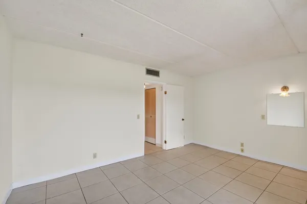 $79,997 | 3300 Springdale Boulevard, Unit 208, Palm Springs, FL 33461