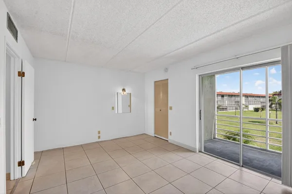 $79,997 | 3300 Springdale Boulevard, Unit 208, Palm Springs, FL 33461